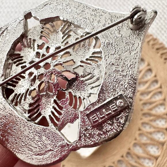 Elle Vintage Maroon Enamel Silver Tone Ornate Deco Floral Lips Style Brooch Pin - Picture 5 of 6